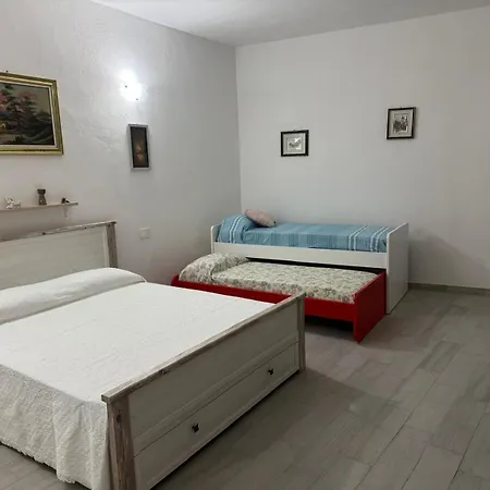 Stanza Globo Apartment